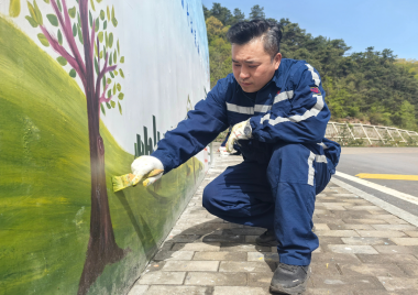 他们，用画笔绘出矿山“新颜值”——走近陕煤蒲白建新煤化公司“矿山画师”闫林、高彦峰